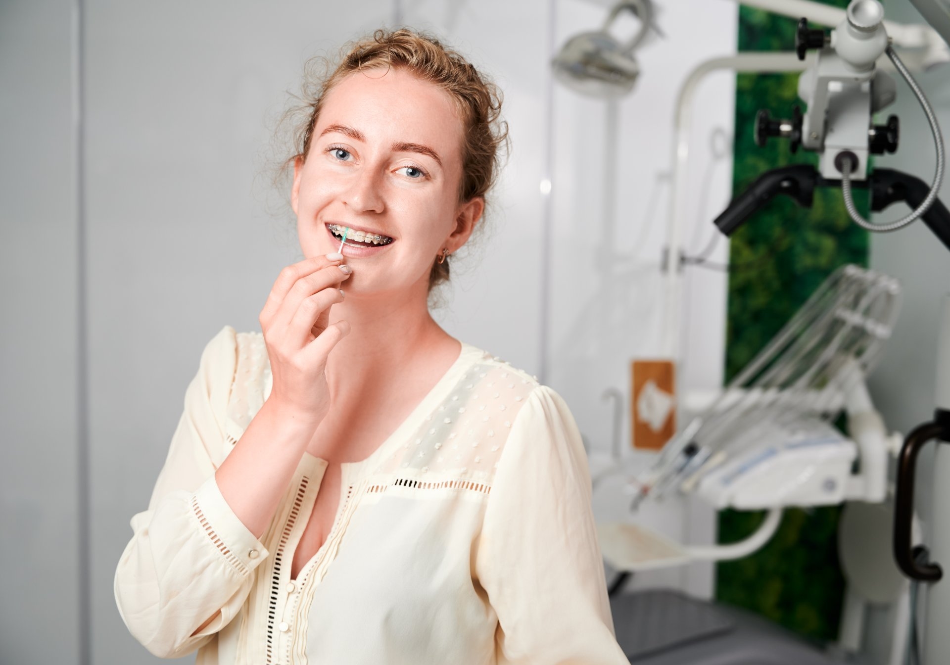 Aparat dentar fix sau gutiere invizibile – tratament ortodontic potrivit