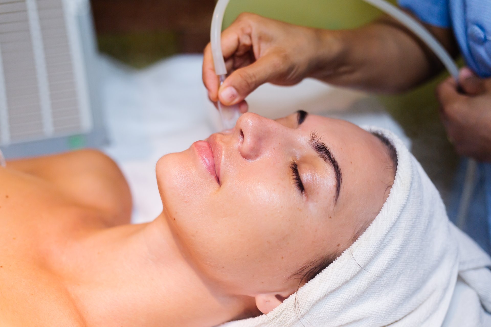 Tratamente faciale non-invazive – beneficii și recomandări