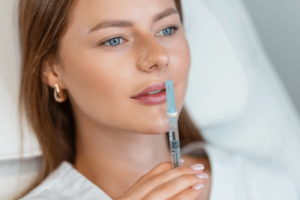 Dizolvare și corecție filler acid hialuronic migrat prin injectare de hialuronidază la Clinica Dr. Kurbe
