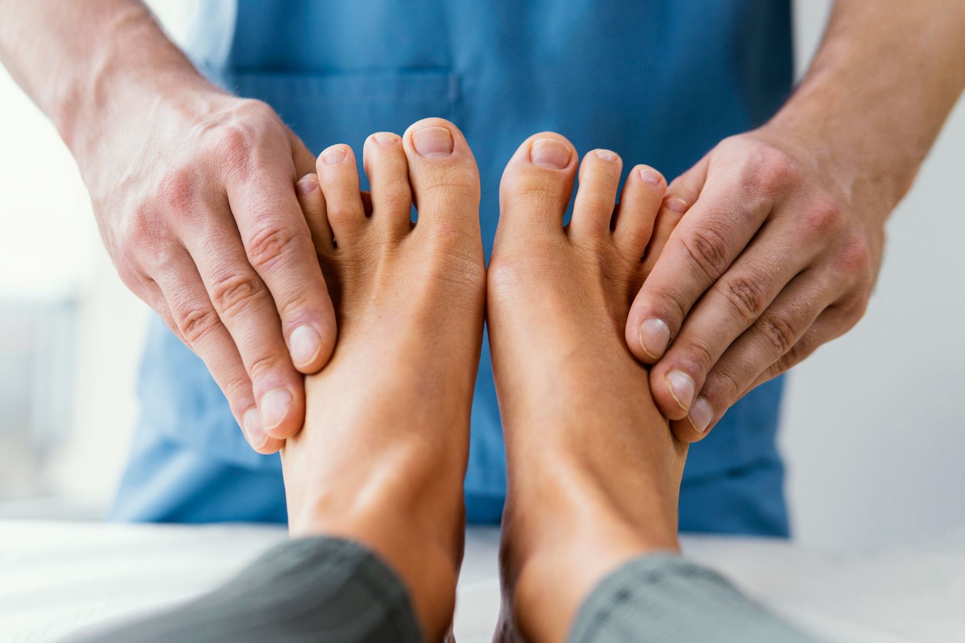 Afectiuni ale unghiilor consultatie si tratament dermatologic Clinica Dr Kurbe