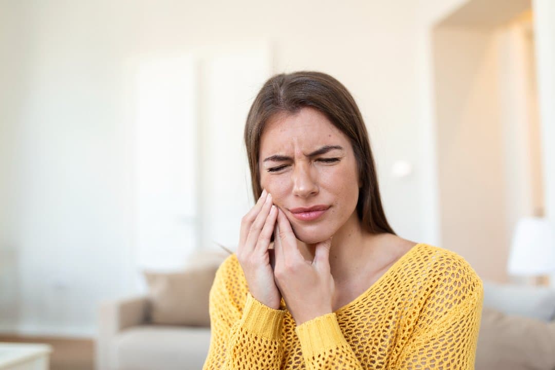 femeie la dentist care prezinta dureri dentare