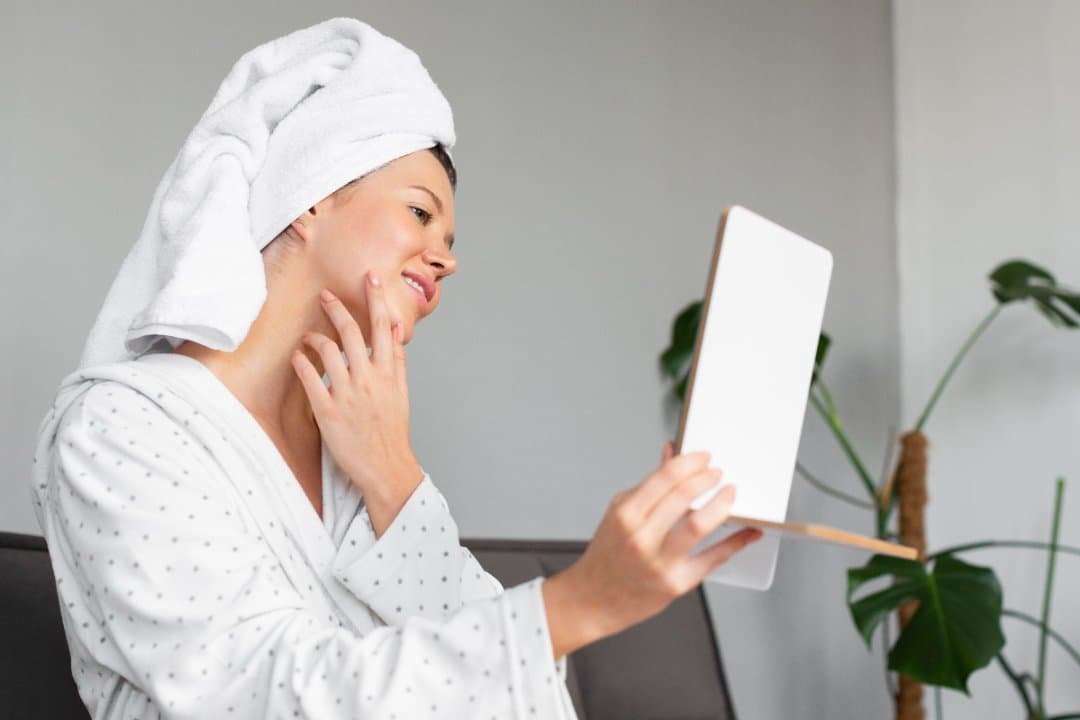 Protecție și regenerare piele sezon rece: tratamente cu polinucleotide și exozomi pentru hidratare profundă și refacere barieră cutanată la clinica Dr. Kurbe.