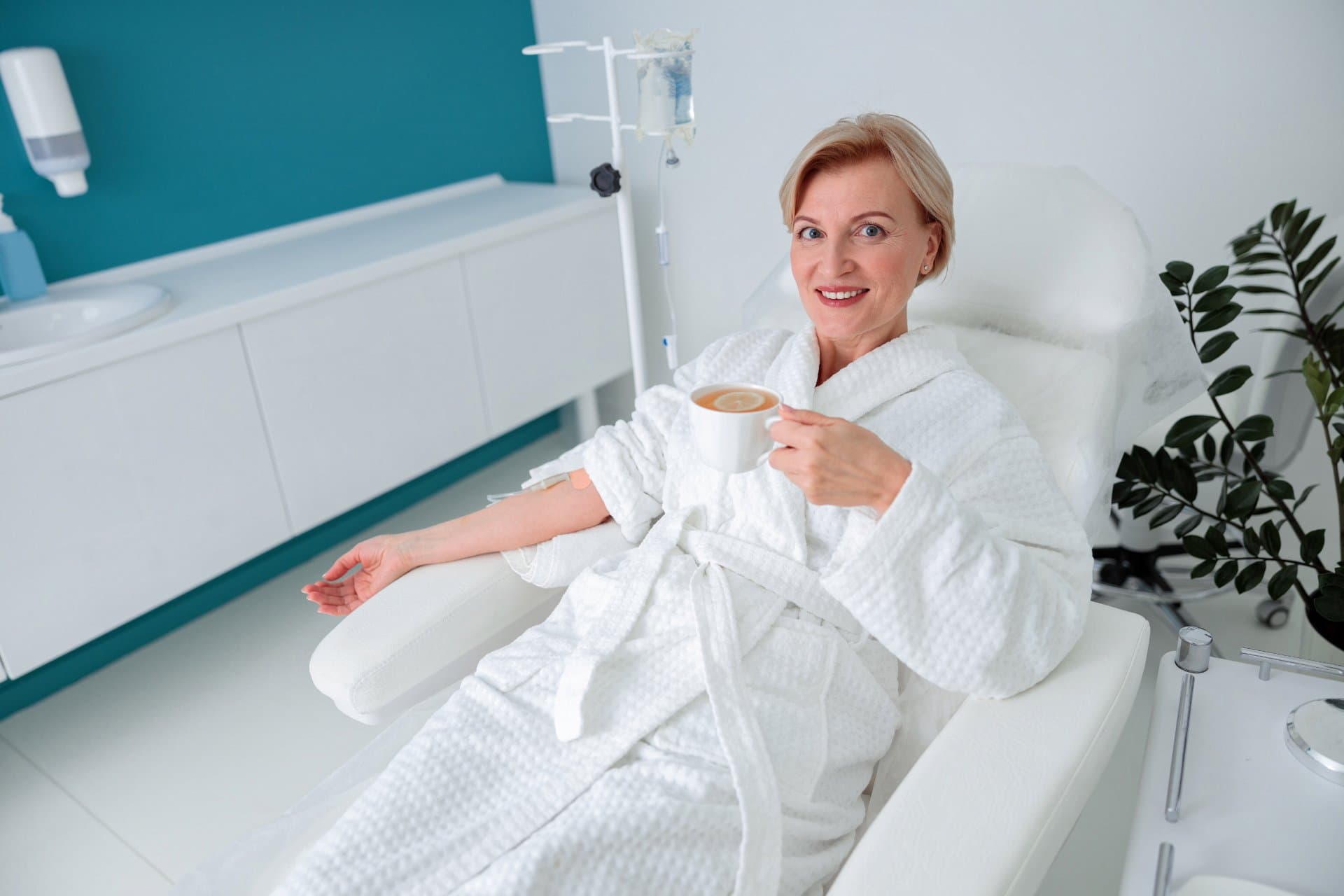 Administrare perfuzie Q10 anti-aging și longevitate la Clinica Dr. Kurbe București