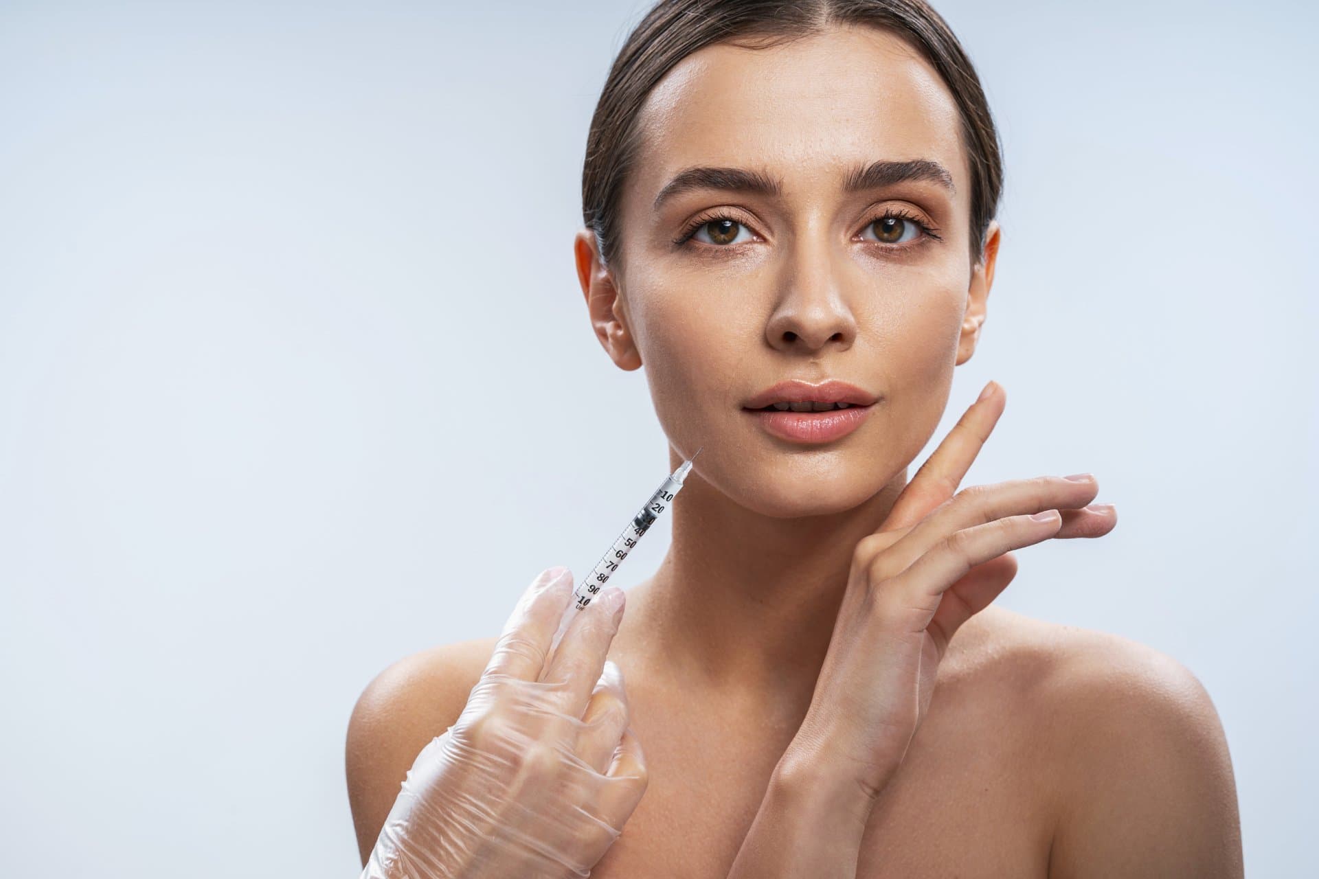 Tratament dermatologic de biorevitalizare și refacere a barierei cutanate după expunerea la soare la clinica Dr. Kurbe