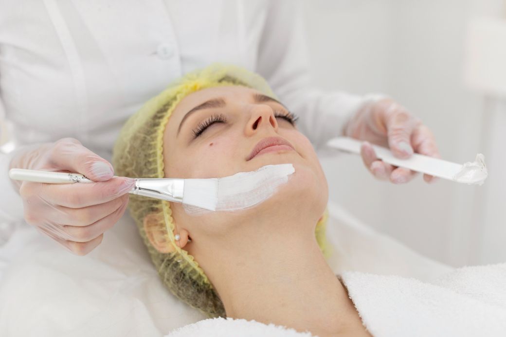 Aspectul luminos și regenerarea tenului după protocolul complet de peeling chimic