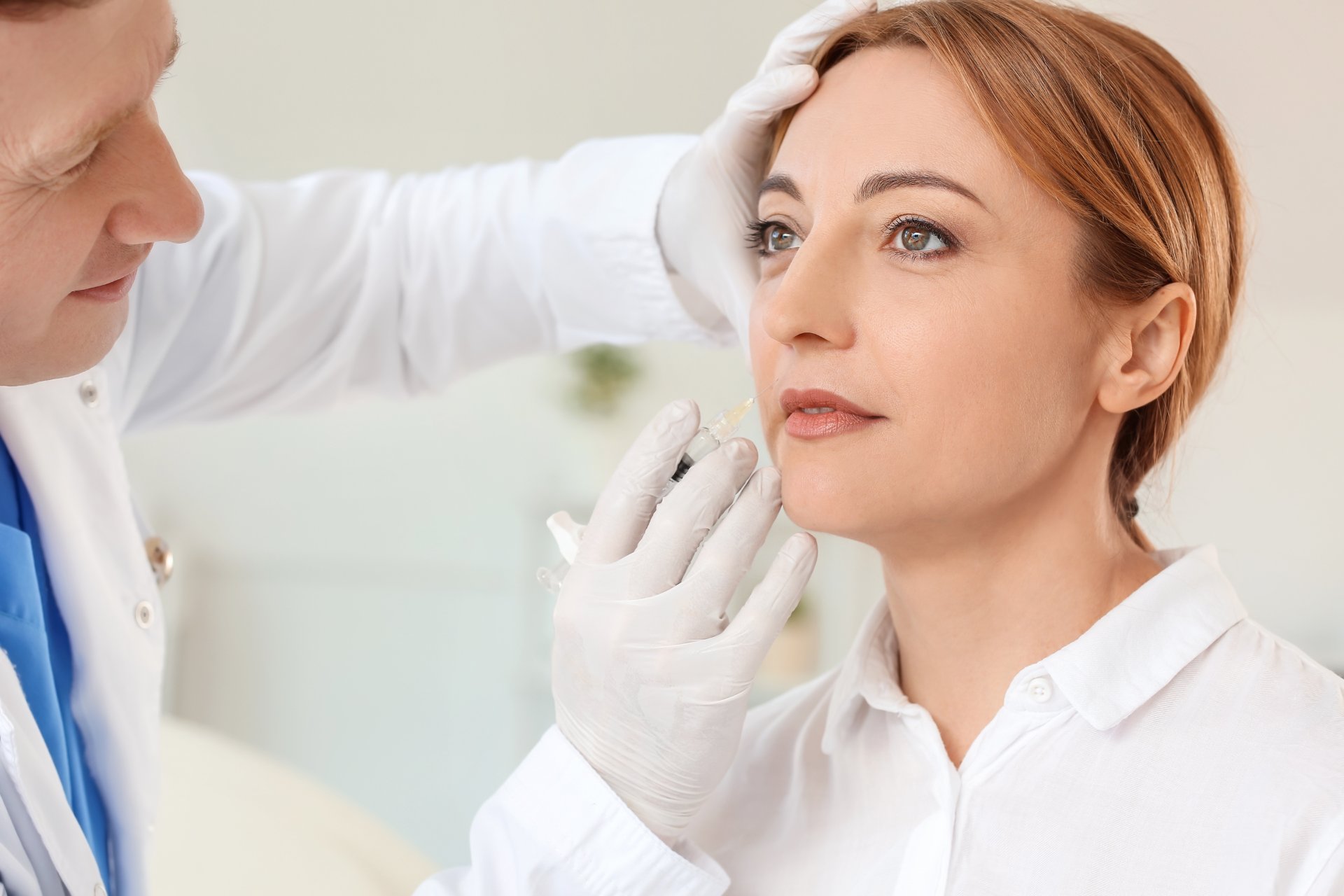 Tratament Profhilo cu acid hialuronic pur pentru biorevitalizare și hidratare la Dr. Kurbe