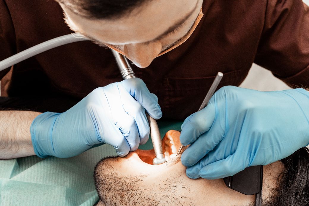 High precision microscopic root canal therapy at Dr. Kurbe Clinic