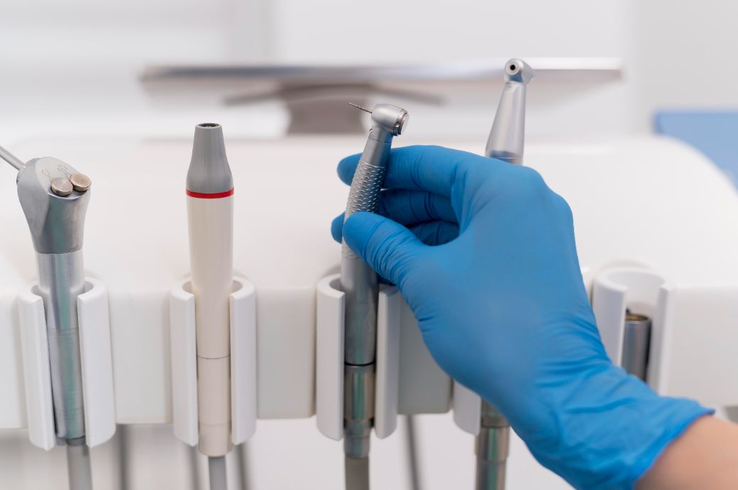 State of the art dental operating microscope for endodontic treatment